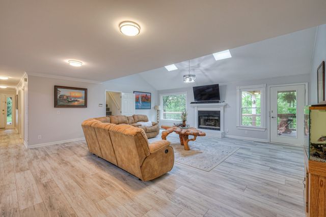 204 Hogan Ln, Columbia, TN 38401