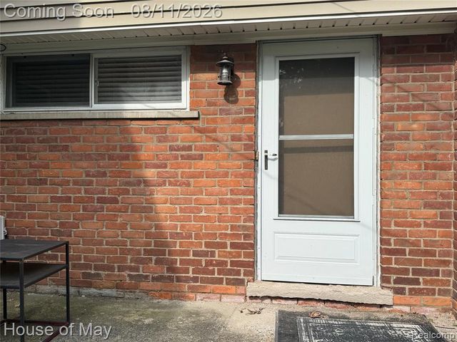 541 E 14 Mile Road, Birmingham, MI 48009