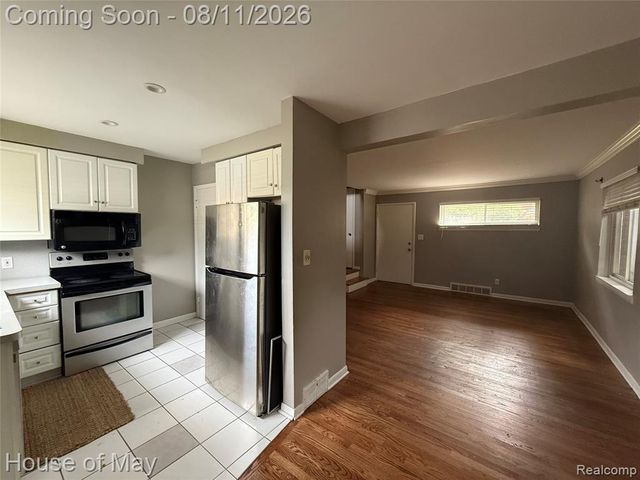 541 E 14 Mile Road, Birmingham, MI 48009