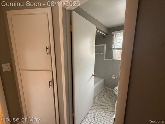 541 E 14 Mile Road, Birmingham, MI 48009