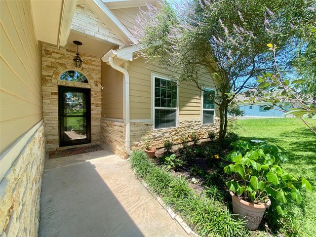 293 Twin Magnolia, Onalaska, TX 77360
