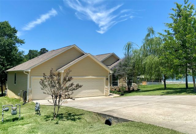 293 Twin Magnolia, Onalaska, TX 77360