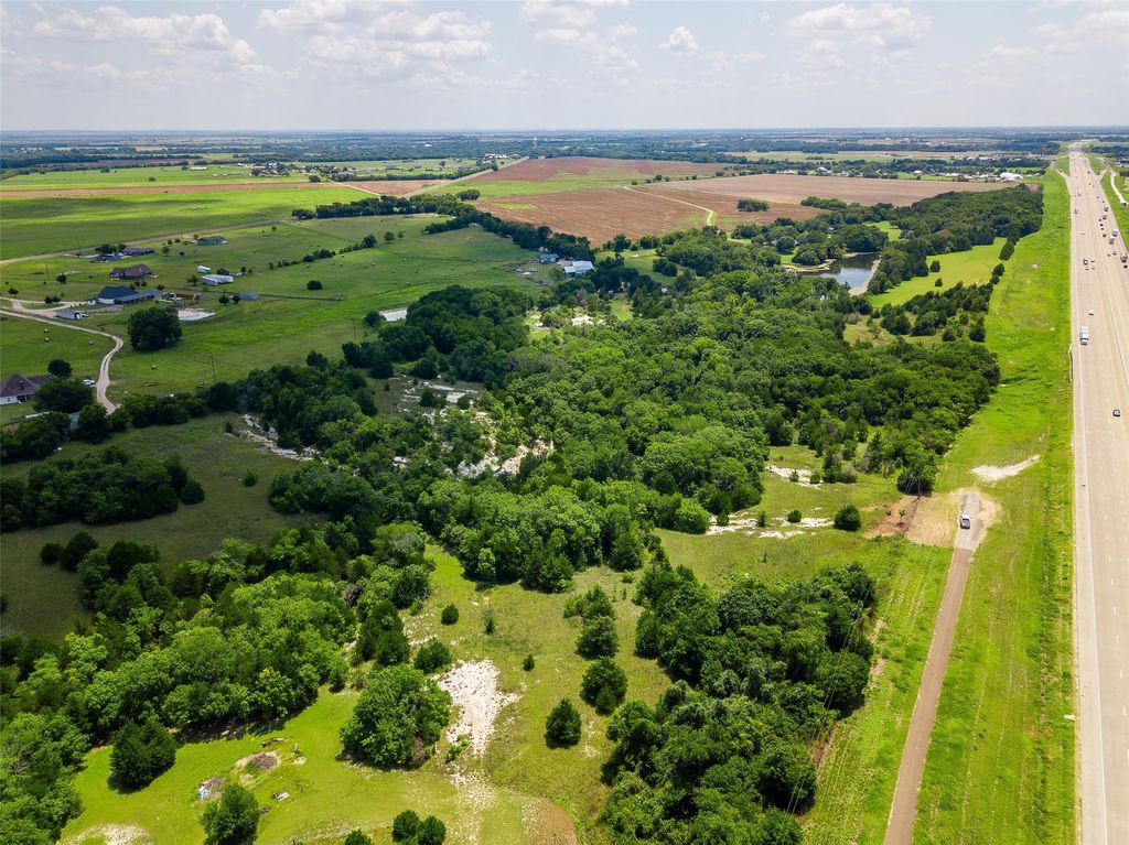 000 I-35E S, Italy, TX 76651