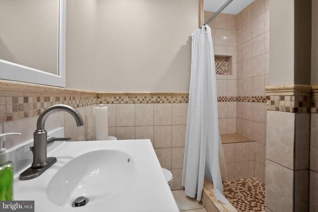 2415 CHESTNUT HILL DR, Cinnaminson, NJ 08077