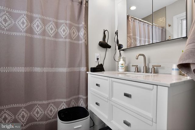 2415 CHESTNUT HILL DR, Cinnaminson, NJ 08077