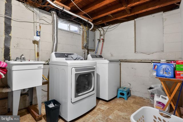 2415 CHESTNUT HILL DR, Cinnaminson, NJ 08077