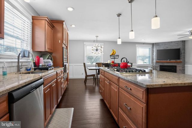 2415 CHESTNUT HILL DR, Cinnaminson, NJ 08077