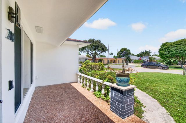 200 NE 28TH Terrace, Boca Raton, FL 33431