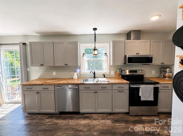 3500 Alta Vista Way, Morganton, NC 28655