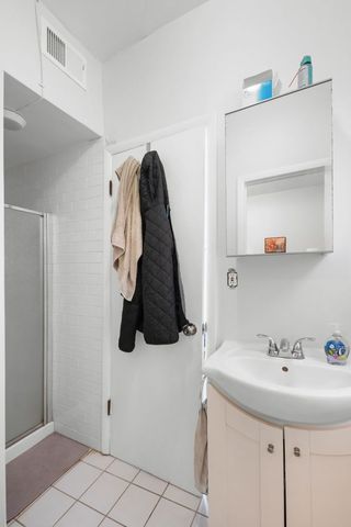 5811 N WINTHROP Avenue, Chicago, IL 60660