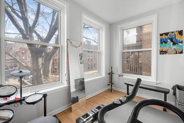 5811 N WINTHROP Avenue, Chicago, IL 60660