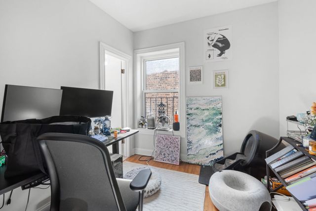 5811 N WINTHROP Avenue, Chicago, IL 60660