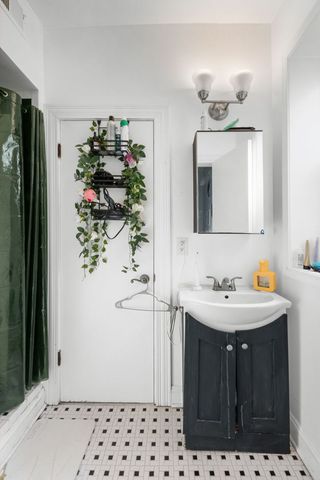 5811 N WINTHROP Avenue, Chicago, IL 60660