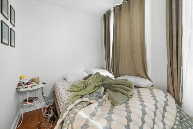 5811 N WINTHROP Avenue, Chicago, IL 60660