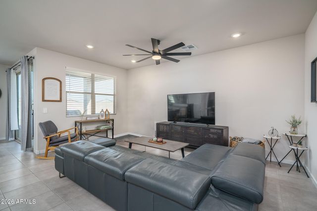 8613 S 70TH Drive, Laveen, AZ 85339