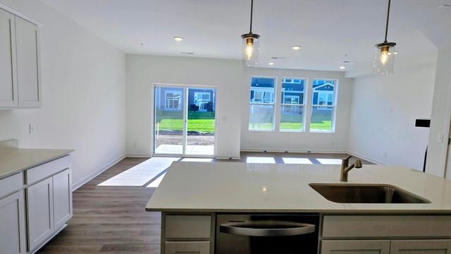 4748 AirLake Curve, Woodbury, MN 55129