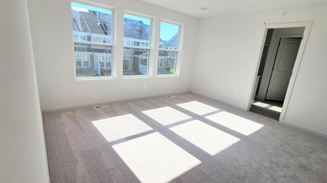 4748 AirLake Curve, Woodbury, MN 55129