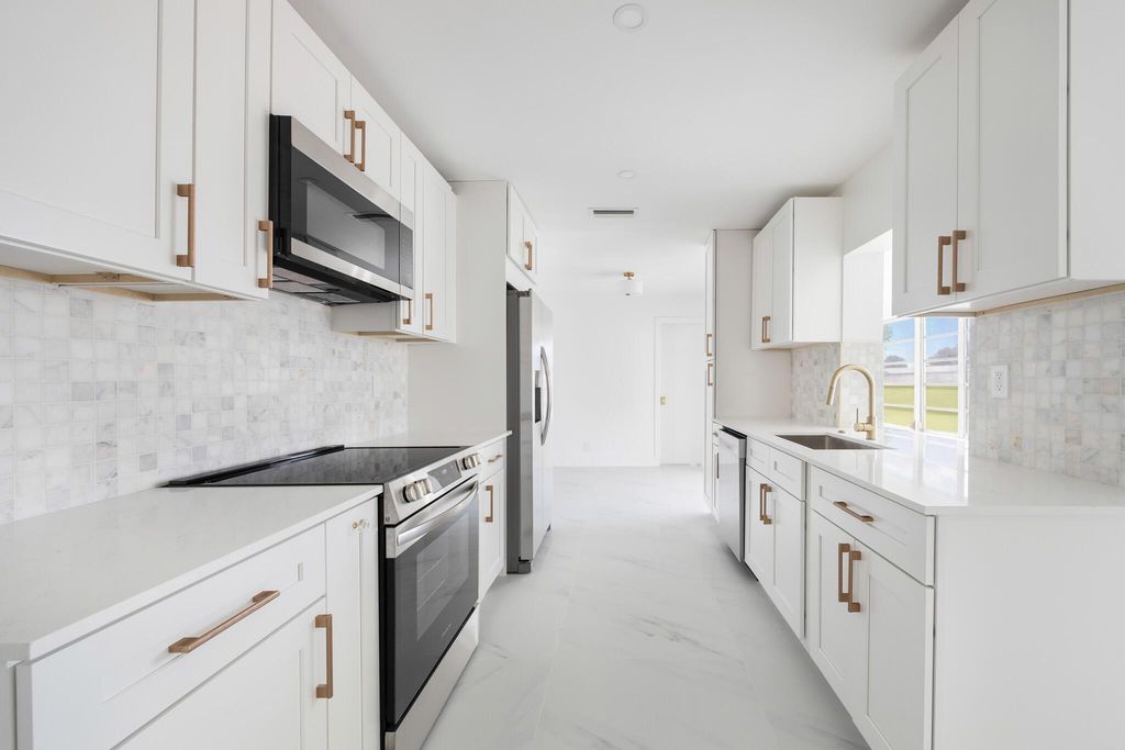 8508 NW 59th Place, Tamarac, FL 33321