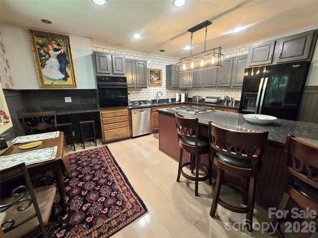 18 Rollingwood Road, Asheville, NC 28805