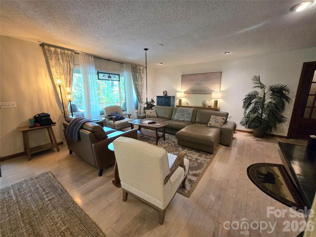 18 Rollingwood Road, Asheville, NC 28805