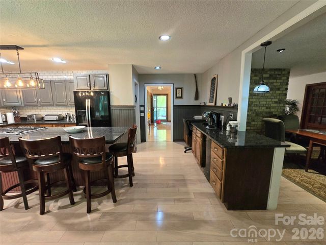 18 Rollingwood Road, Asheville, NC 28805
