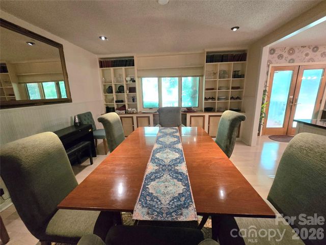 18 Rollingwood Road, Asheville, NC 28805