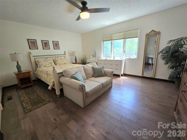 18 Rollingwood Road, Asheville, NC 28805