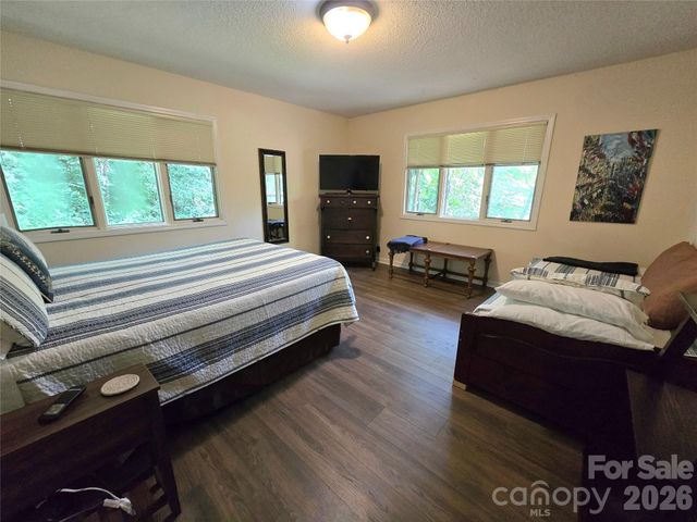 18 Rollingwood Road, Asheville, NC 28805