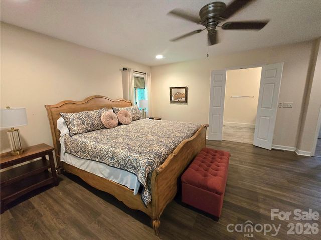18 Rollingwood Road, Asheville, NC 28805