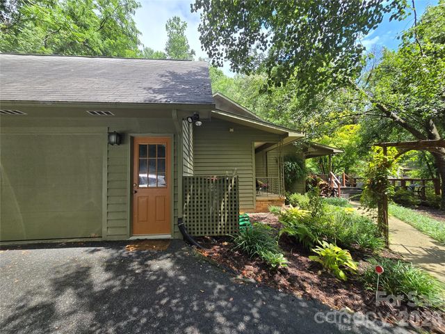18 Rollingwood Road, Asheville, NC 28805