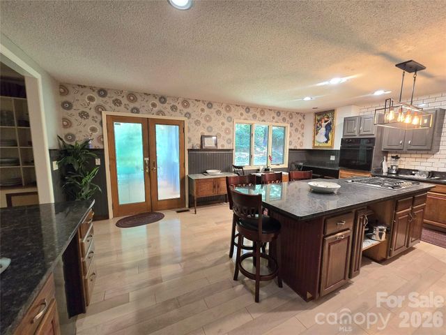 18 Rollingwood Road, Asheville, NC 28805