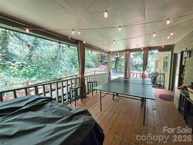 18 Rollingwood Road, Asheville, NC 28805