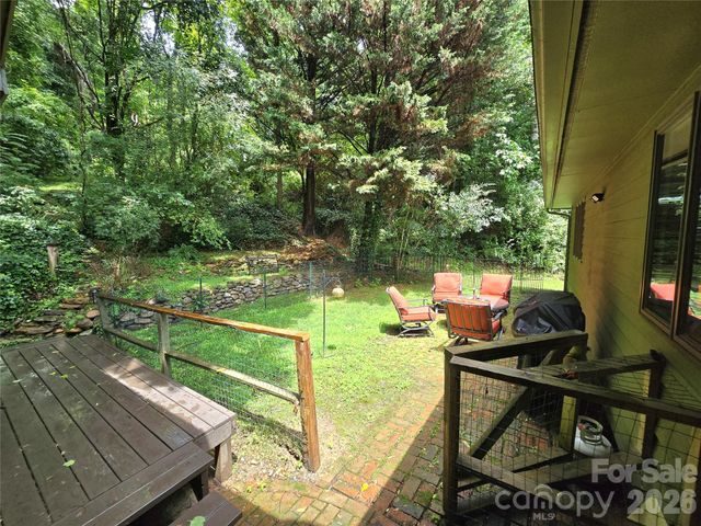 18 Rollingwood Road, Asheville, NC 28805