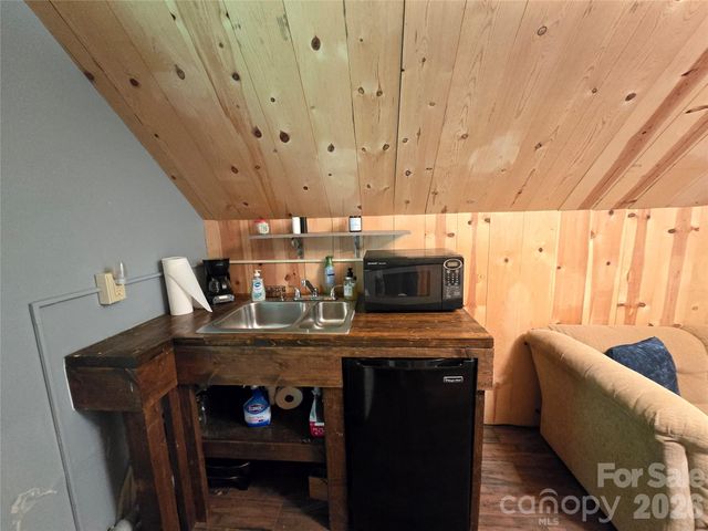 18 Rollingwood Road, Asheville, NC 28805