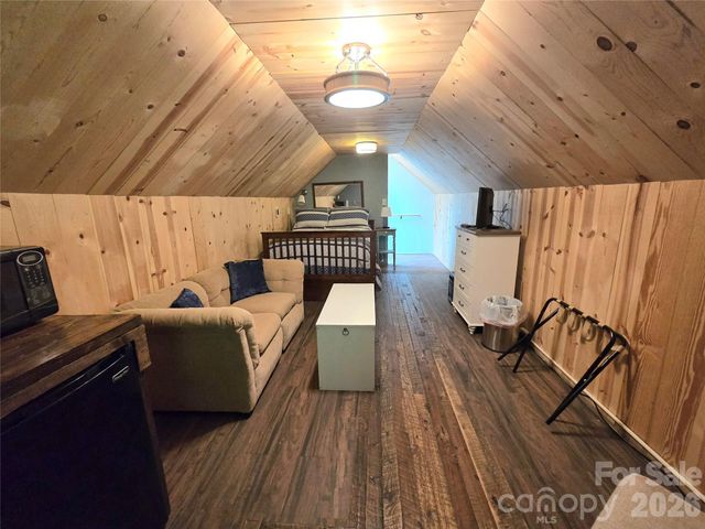 18 Rollingwood Road, Asheville, NC 28805