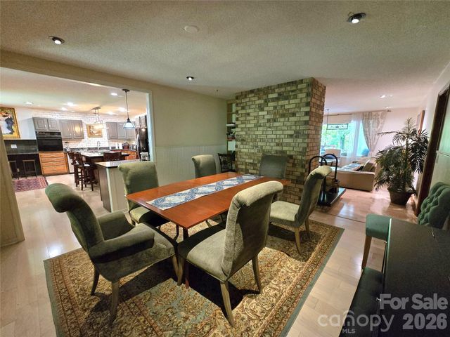 18 Rollingwood Road, Asheville, NC 28805