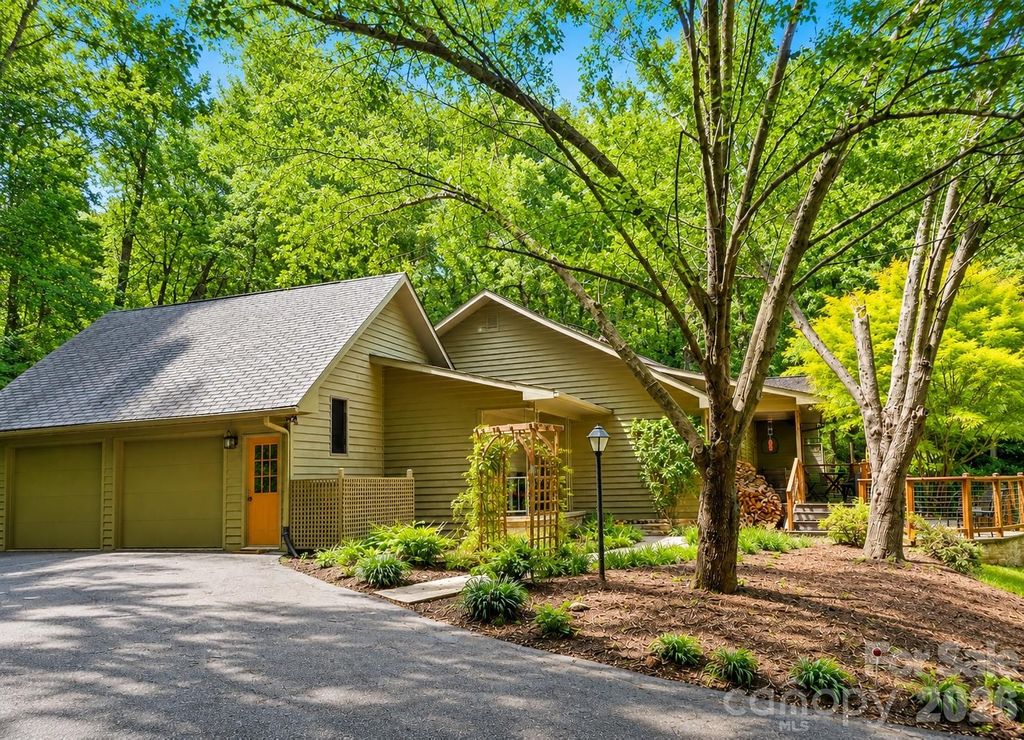 18 Rollingwood Road, Asheville, NC 28805