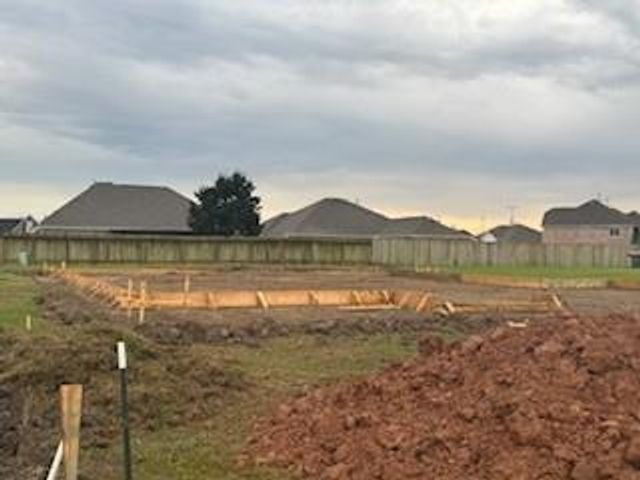 1601 Elm Court, Angleton, TX 77515