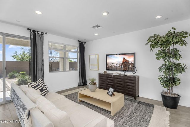 3339 E MALIBU Drive, San Tan Valley, AZ 85143