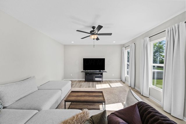 38 Chambers Bay Road, Commercial Point, OH 43116