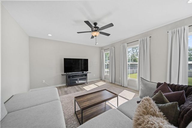 38 Chambers Bay Road, Commercial Point, OH 43116
