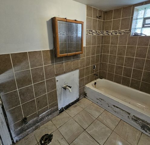 644 N Albany Avenue, Chicago, IL 60612