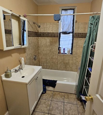 644 N Albany Avenue, Chicago, IL 60612
