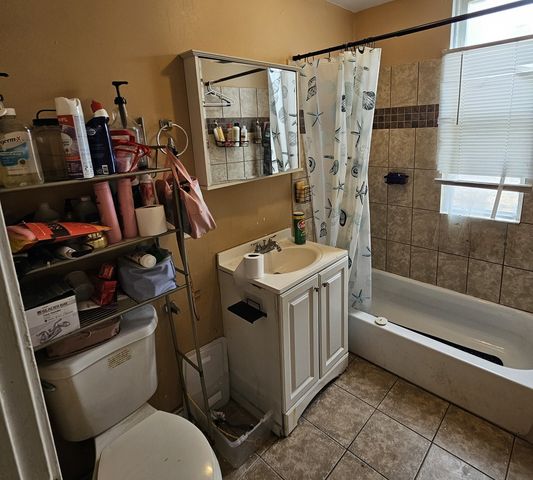 644 N Albany Avenue, Chicago, IL 60612
