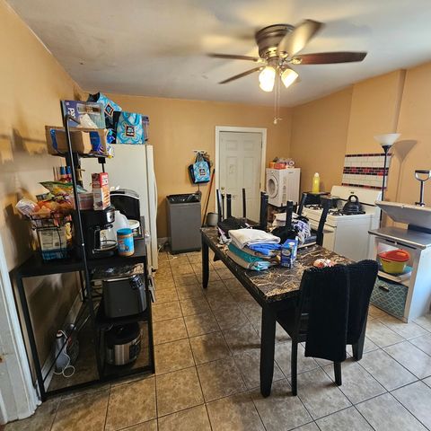 644 N Albany Avenue, Chicago, IL 60612