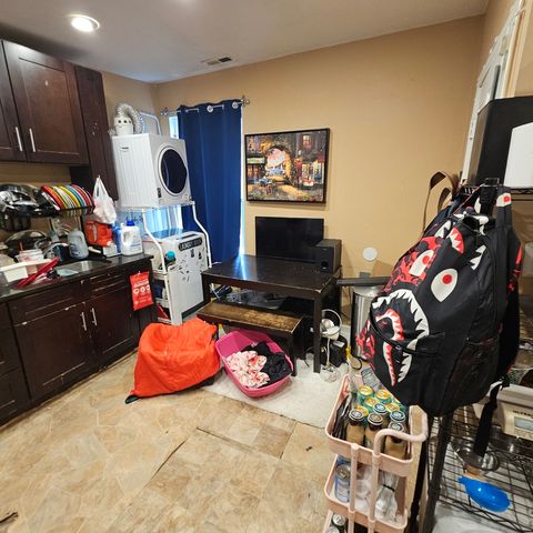 644 N Albany Avenue, Chicago, IL 60612