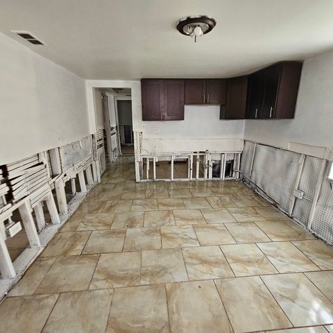 644 N Albany Avenue, Chicago, IL 60612