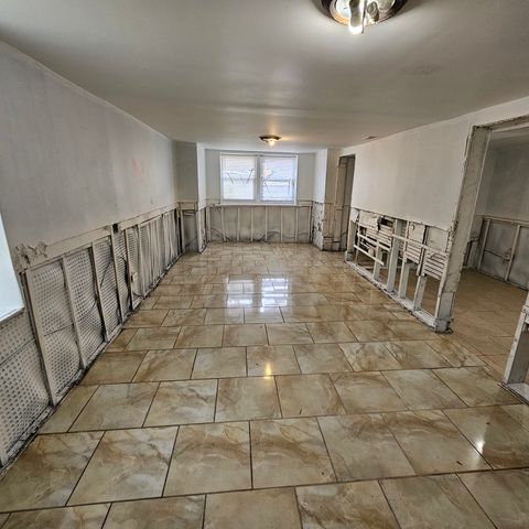 644 N Albany Avenue, Chicago, IL 60612