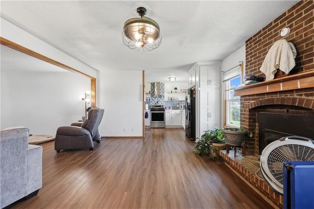 4457 Gillen Road, Odessa, MO 64076