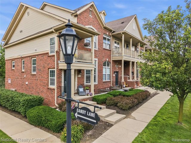 128 Sandy Lane, Walled Lake, MI 48390